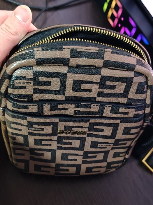 Saszetka Guess idealna