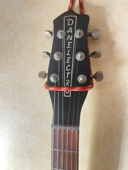 Guitarra danelctro