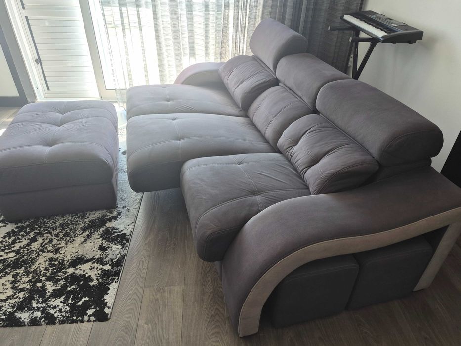 Sofá com puff chaiselongue