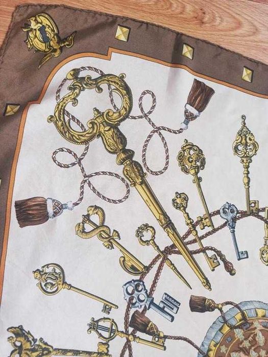 Люксовий шовковий платок хустка
Hermes