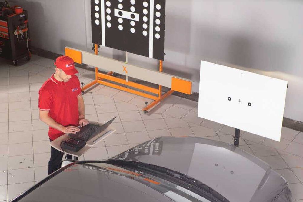 Калибровка радаров дистроников, камер систем помощи водителю, Киев