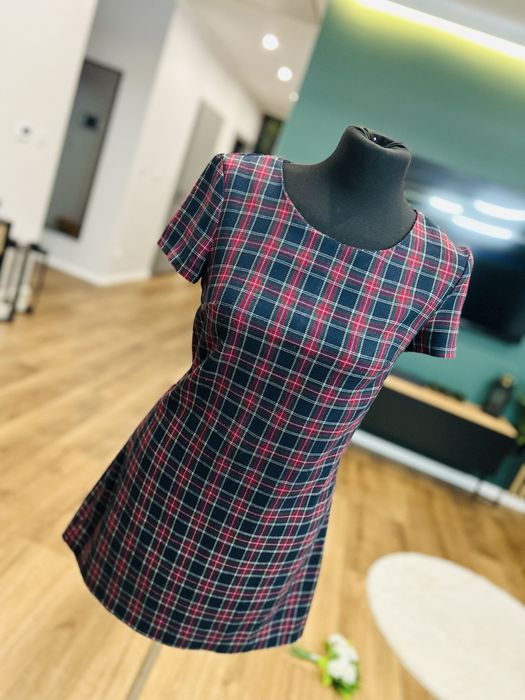 Elegancka sukienka klasyczna w kratkę kratę s 36