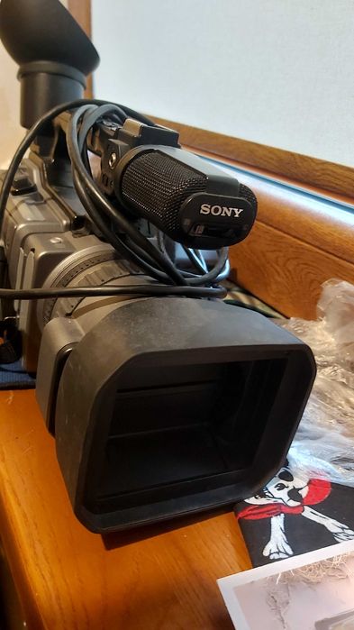 Kamera SONY handycam DCR VX2100E PAL ze stojakiem