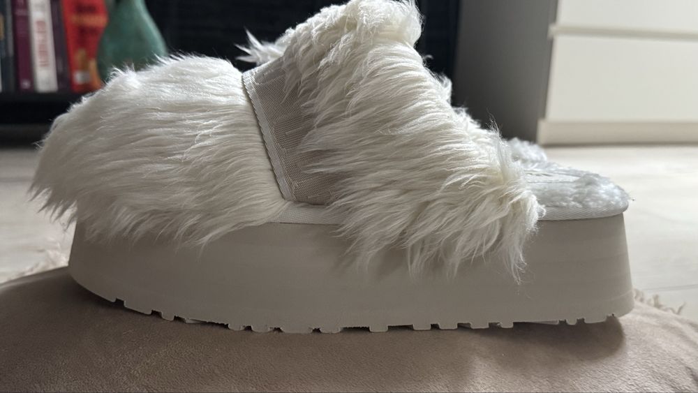 UGG fluffy momma sugar slide 2’