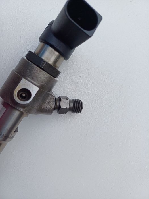 Wtryskiwacz 1.6 tdi cay 03L130277b