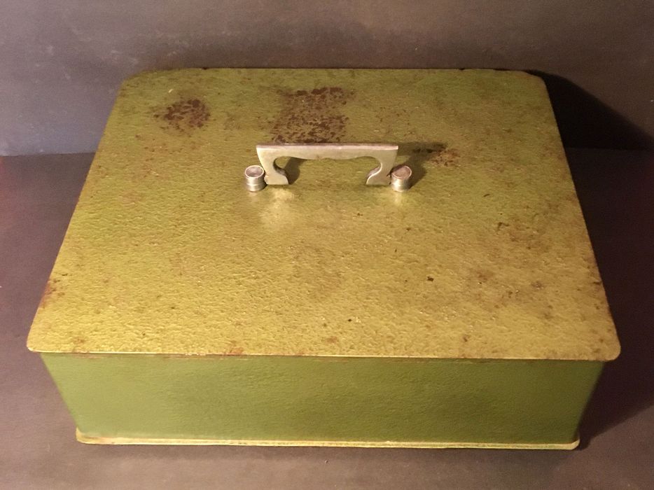 COFRE/FERRO - bom funcionamento - 6,6 Kg - antigo