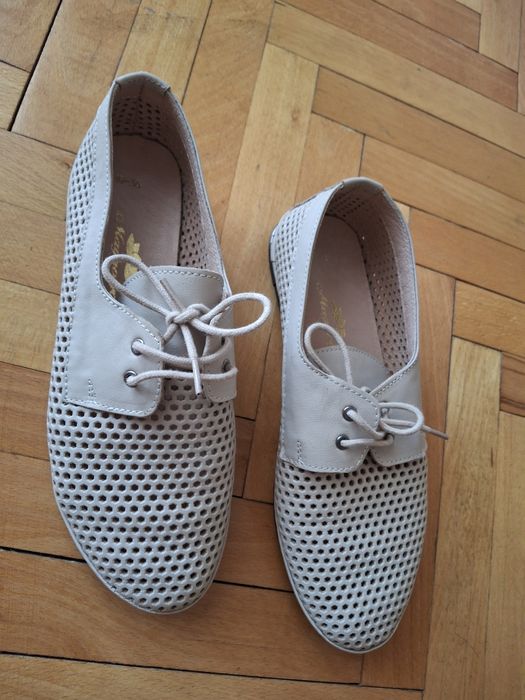 Макасіни, кеди шкіряні.