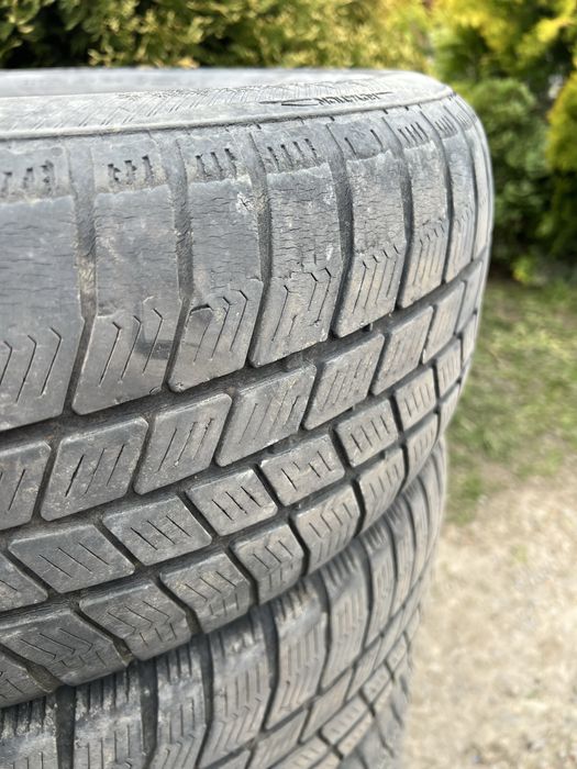 Opony zimowe 215/65 R16 używane