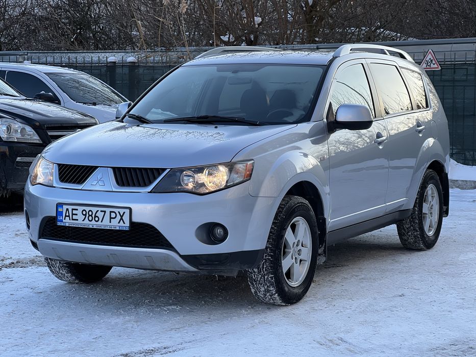 Mitsubishi Outlander XL 2.4 механика 2008г