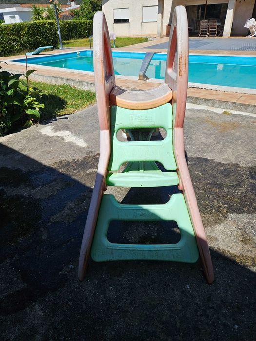 Escorrega usado em plástico para crianças