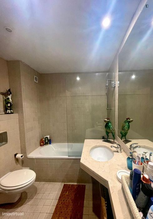 Quarto - localizado em Carcavelos Lisbon