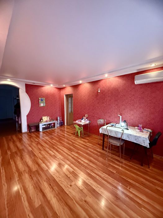 Продам 4х комнатную квартиру, л/б, 4 мкрн. А