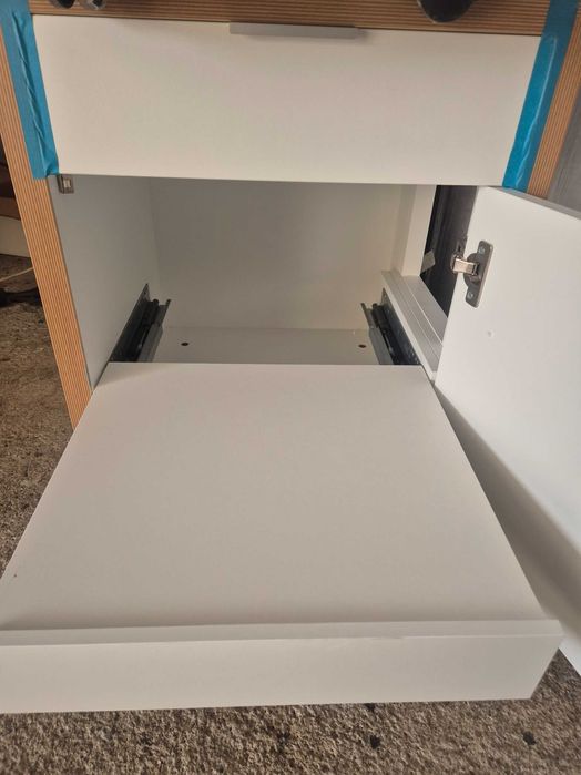 Conjunto de móveis novos.