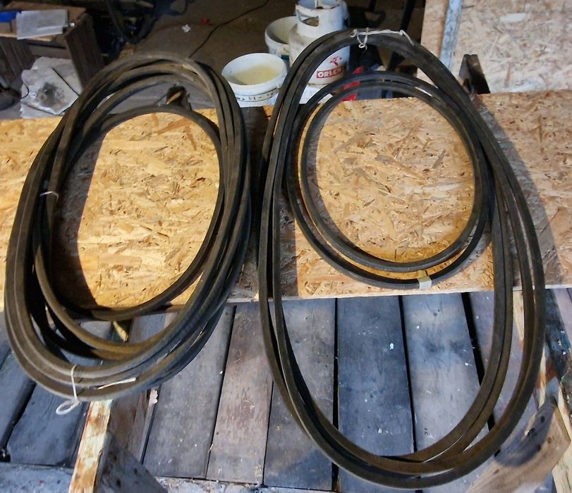 Pasy klinowe różne.