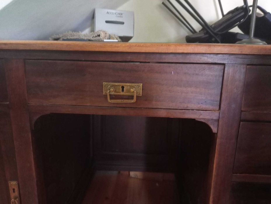 Secretária inglesa com pano verde,  antiguidade