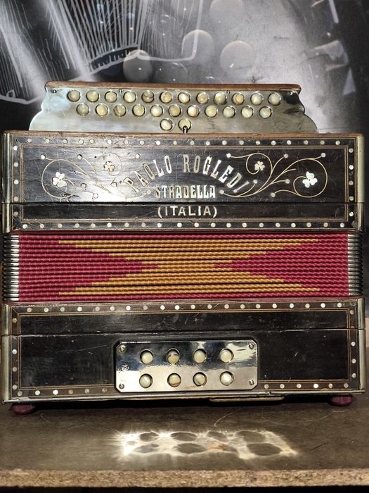 Concertina antiga com mais de 200 ano toda restaurada em lá Sustenido