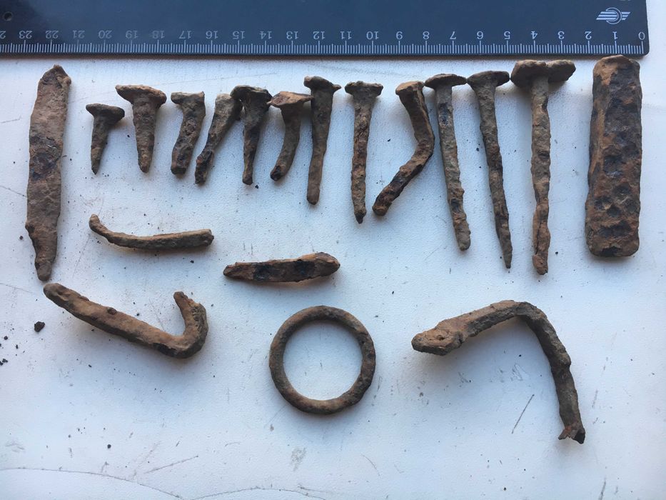 Знахідки: цвяхи коніна  і т.і. гвозди