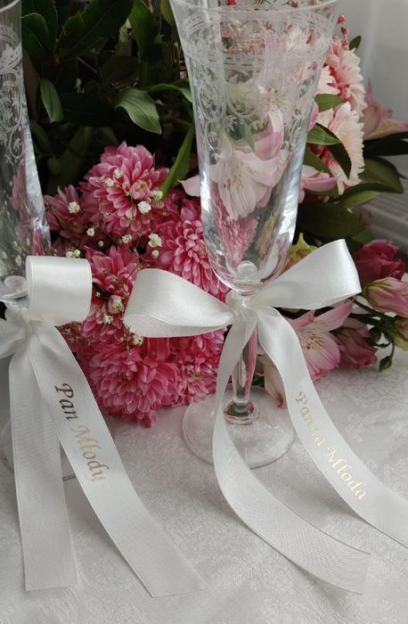 Winietki wstążki personalizowane na kieliszki imiona gości wesele