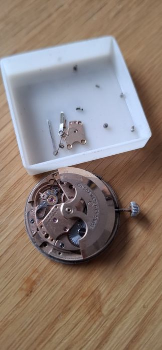 Movimwnto omega automatico calibre 552