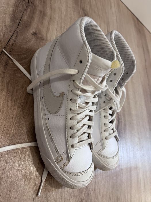 Ténis bota  marca Nike