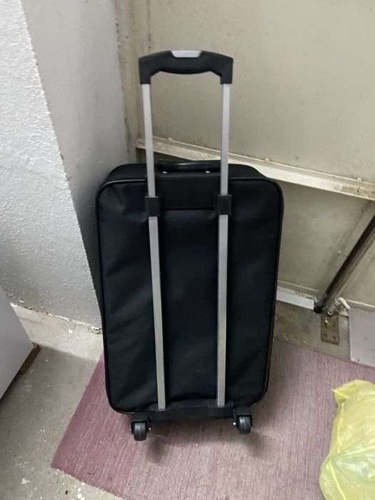 Mala preta de rodas para viagem