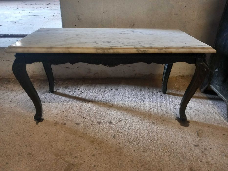 Clássico do mobiliário decorativo, sendo muito comum  peças estilo XV