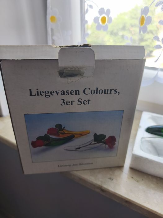 Zestaw wazonów leżących