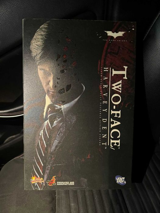 Figura Hot Toys Two Face/ Harvey Dent