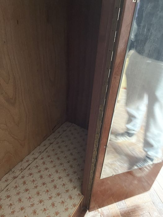 Armario/roupeiro em madeira maciça