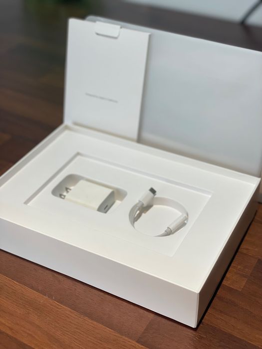 iPad (9 gen) jak nowy + etui + pudełko + szkło hartowane
