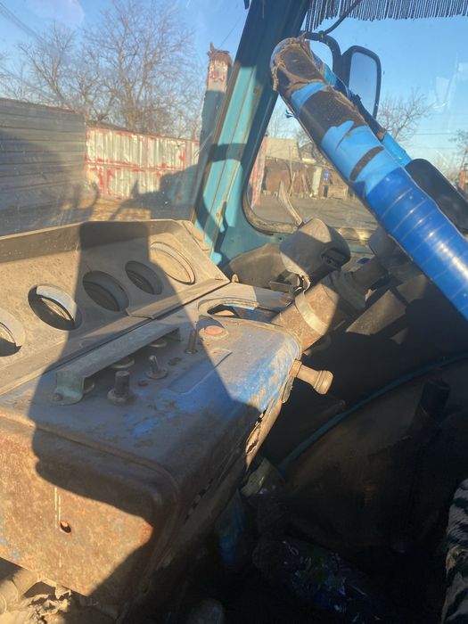 Трактор мтз 80.