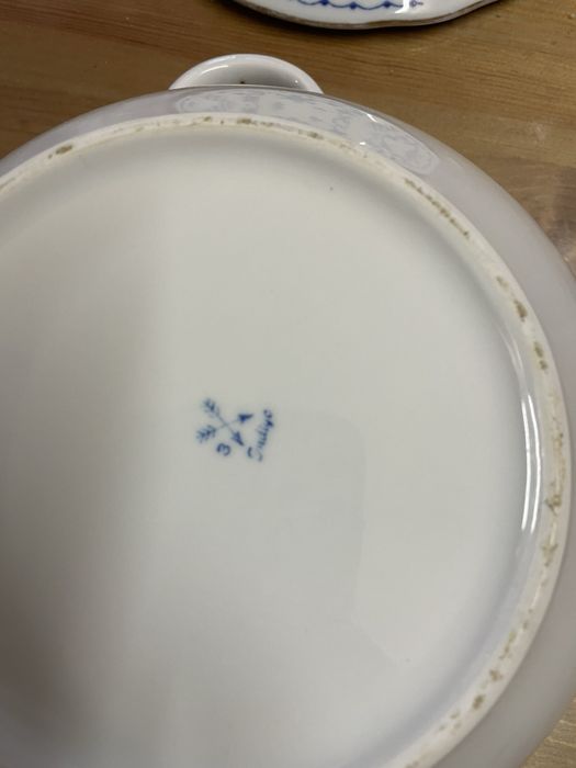 Синий лук, предметы из сервиза