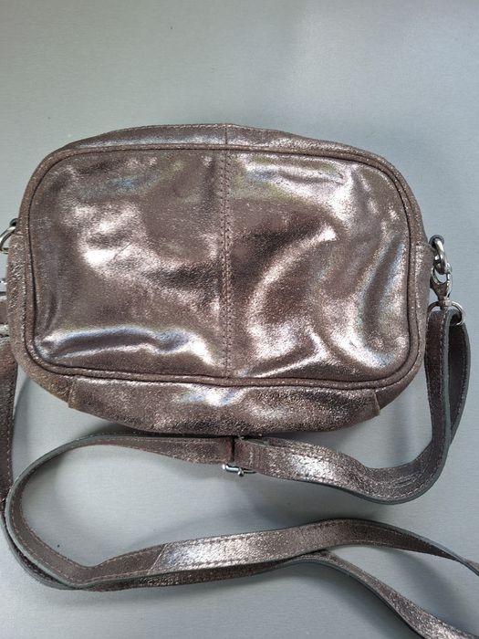 Złota torebka listonoszka M&s