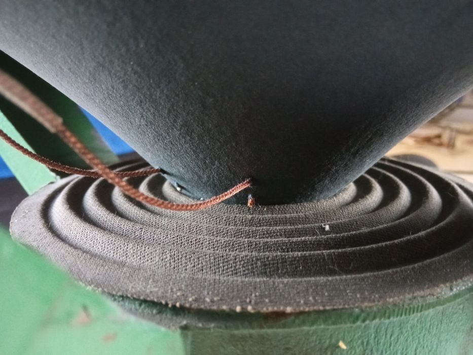 Басова колонка, МВ3 - Alesis SR 16