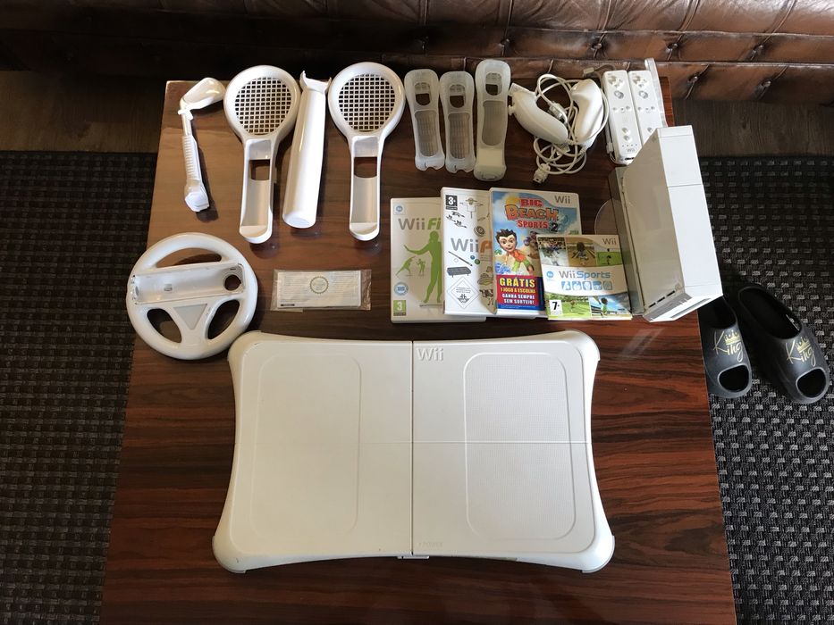 Vendo nintendo WII com acessórios e jogos