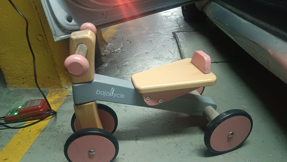 Triciclo de Pés Bajocycle – Bicicleta de Equilíbrio em Madeira Bajo