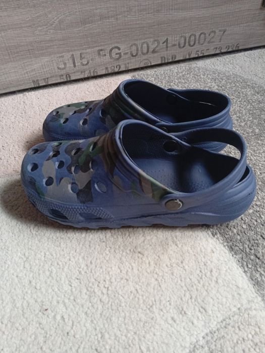 Lekkie granatowe w moro  klapki crocsy r. 32-33, wkładka 21 cm