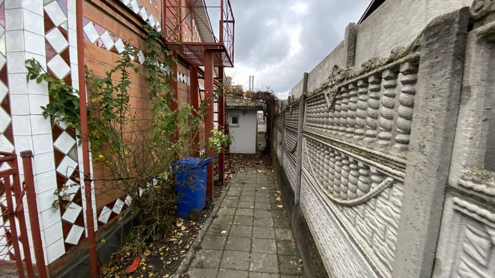 Продам 2 суміжні земельні ділянки з житловими будівлями