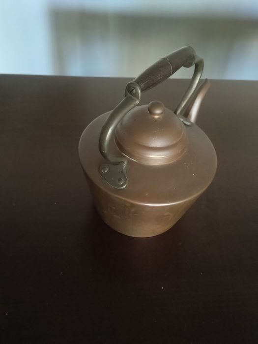 Chaleira antiga em latão com 24cm de altura para decoração