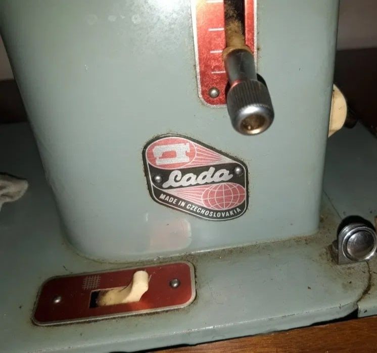 Швейна машинка  Lada(Лада) 236  Чехословакія з ножним приводом