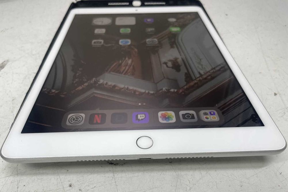 Планшет Apple iPad 10.2 (7 Gen) 2019 128GB (MW782) A2197 WiFI