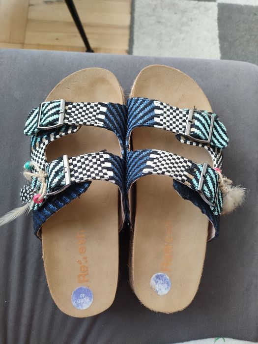 Klapki z grubą podeszwą