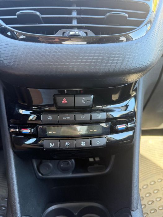 PEUGEOT 208 1.2 ALLURE (2018)