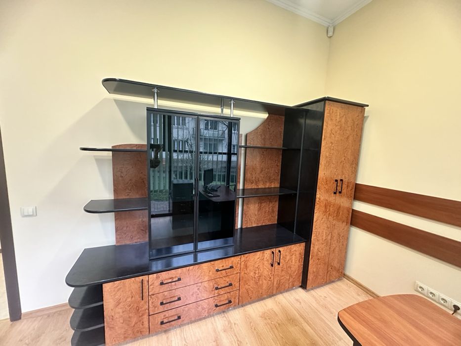 Офісні меблі  в дуже гарному стані