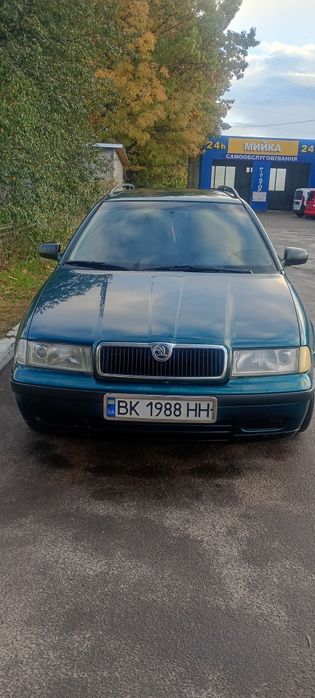 автомобіль skoda