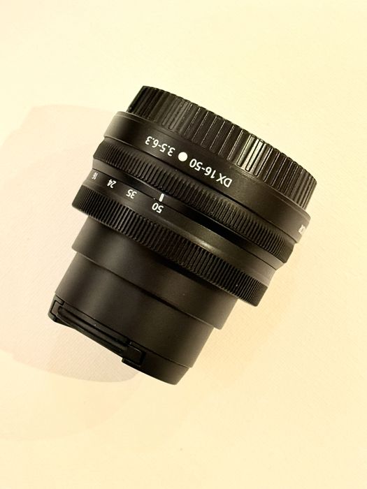 Nikon Z30 z obiektywem Nikkor DX 16-50mm