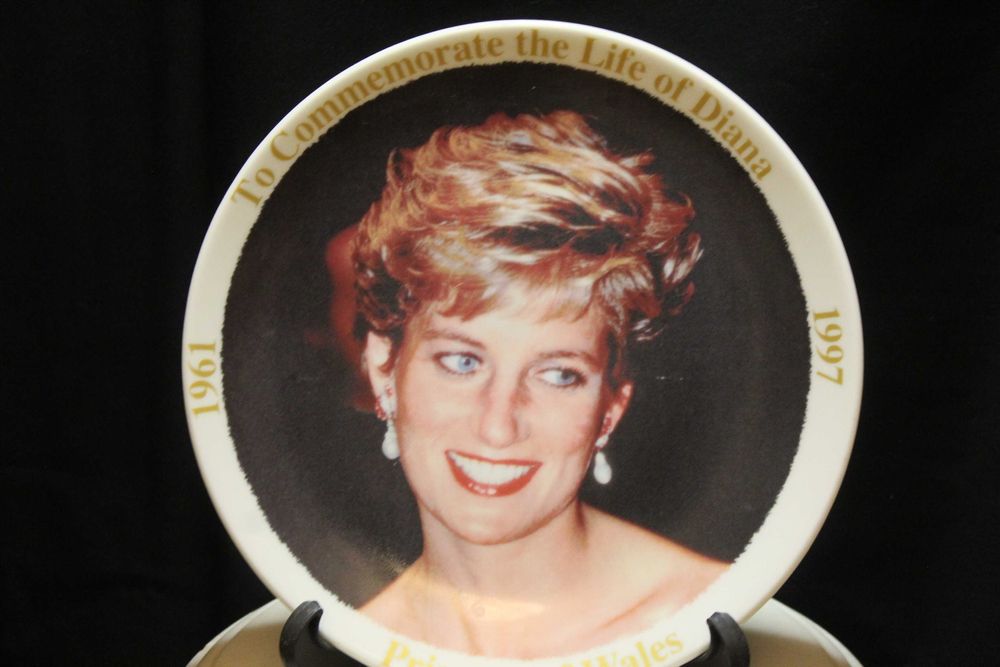 Prato Princesa Diana marcado James Gerard, fine porcelain, Swansea,U.K