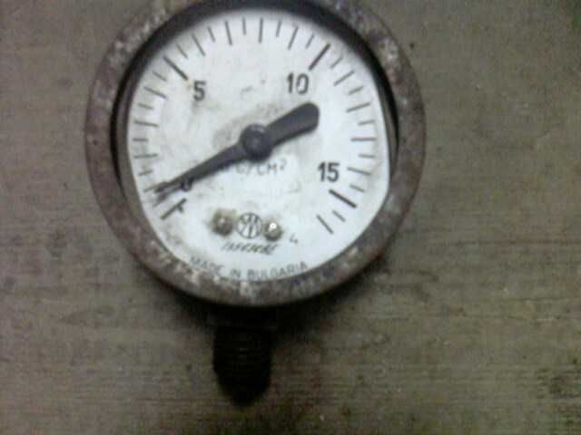 Продам манометр б/у