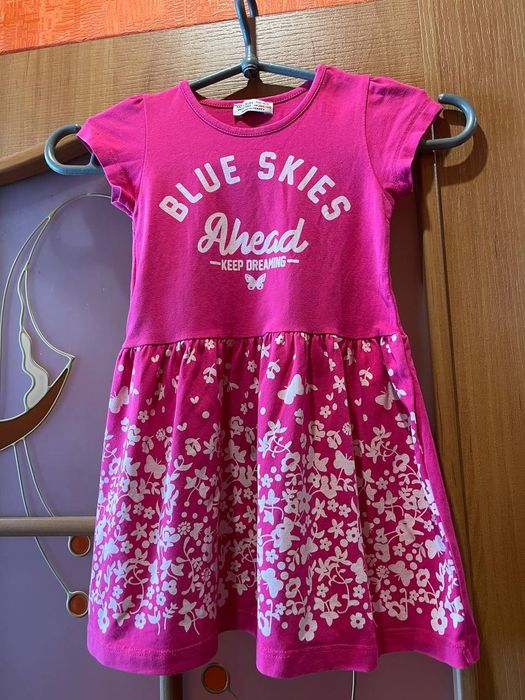 Сукня на дівчину ріст 104- 110см Колір - малина . Длина 52см. талія 28