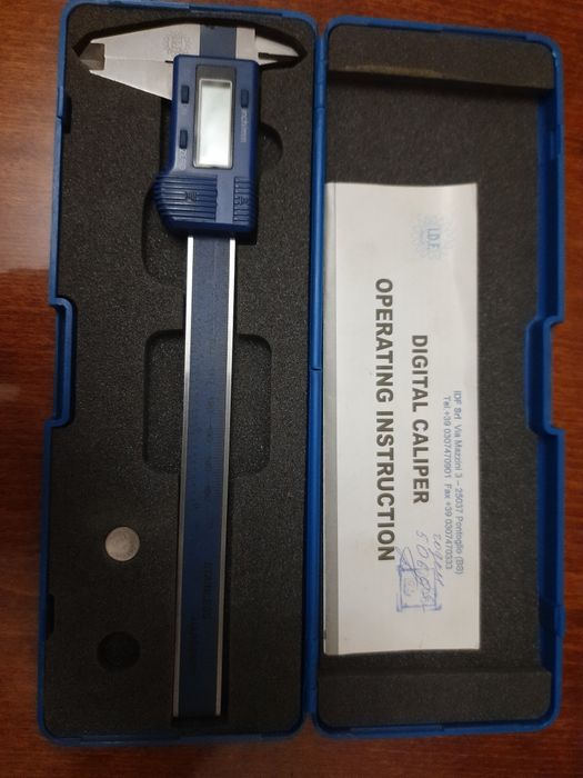 Электронный штангенциркуль. Производство Италия.